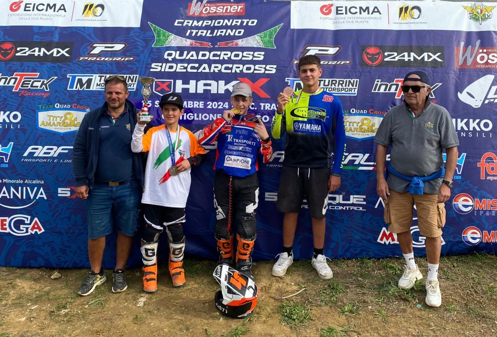 Il podio finale della J250