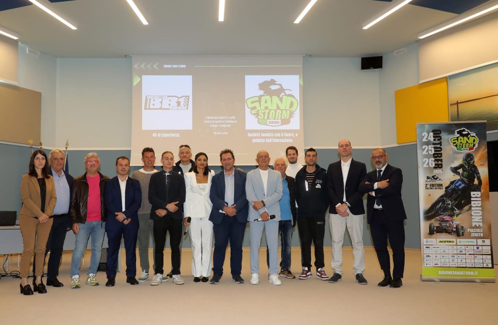 Lo staff della Bibione Sand Storm - ph. 2M Photo race