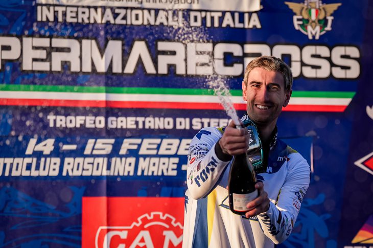 Matteo Del Coco sul podio - ph. Matteo Buccarini